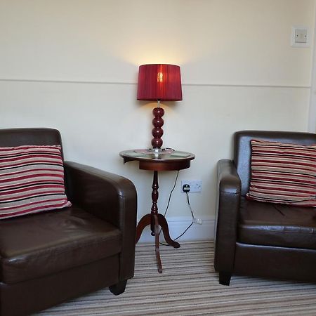 חלנדודנו Cornerways Guest House מראה חיצוני תמונה