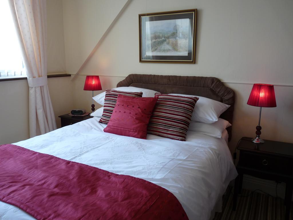 חלנדודנו Cornerways Guest House מראה חיצוני תמונה