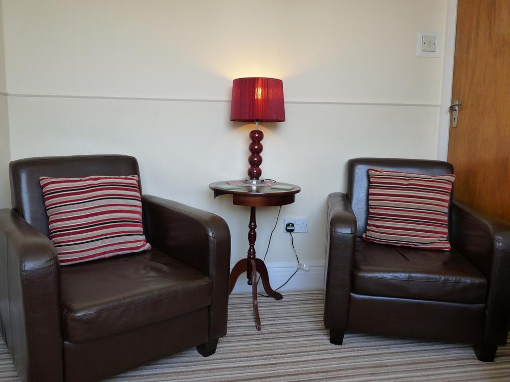 חלנדודנו Cornerways Guest House מראה חיצוני תמונה