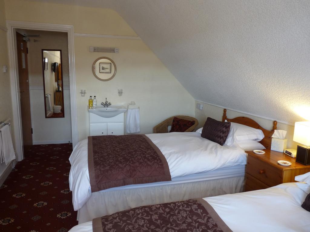 חלנדודנו Cornerways Guest House מראה חיצוני תמונה