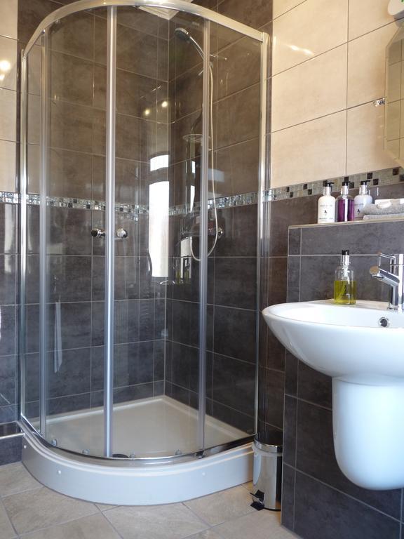 חלנדודנו Cornerways Guest House מראה חיצוני תמונה