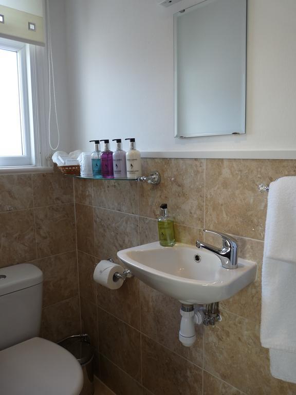 חלנדודנו Cornerways Guest House מראה חיצוני תמונה