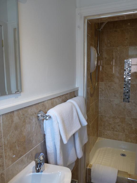 חלנדודנו Cornerways Guest House מראה חיצוני תמונה