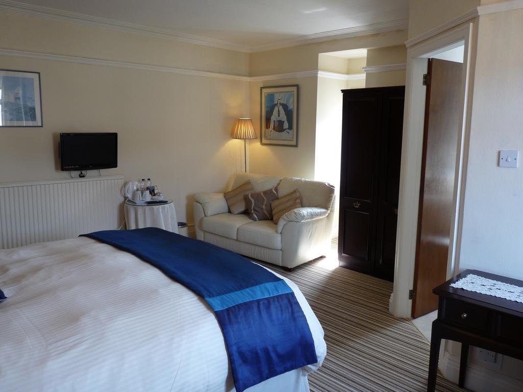 חלנדודנו Cornerways Guest House מראה חיצוני תמונה