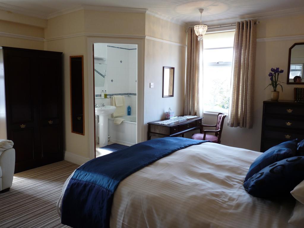 חלנדודנו Cornerways Guest House מראה חיצוני תמונה