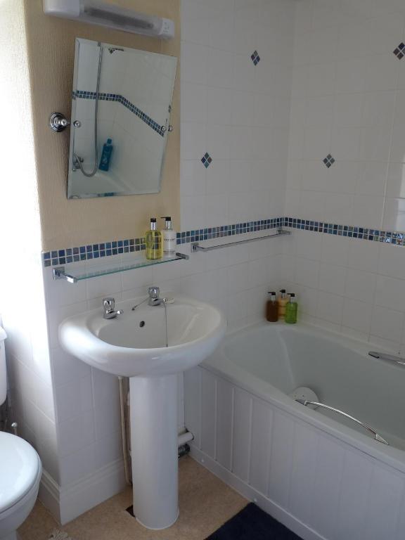 חלנדודנו Cornerways Guest House חדר תמונה