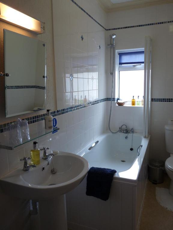 חלנדודנו Cornerways Guest House חדר תמונה