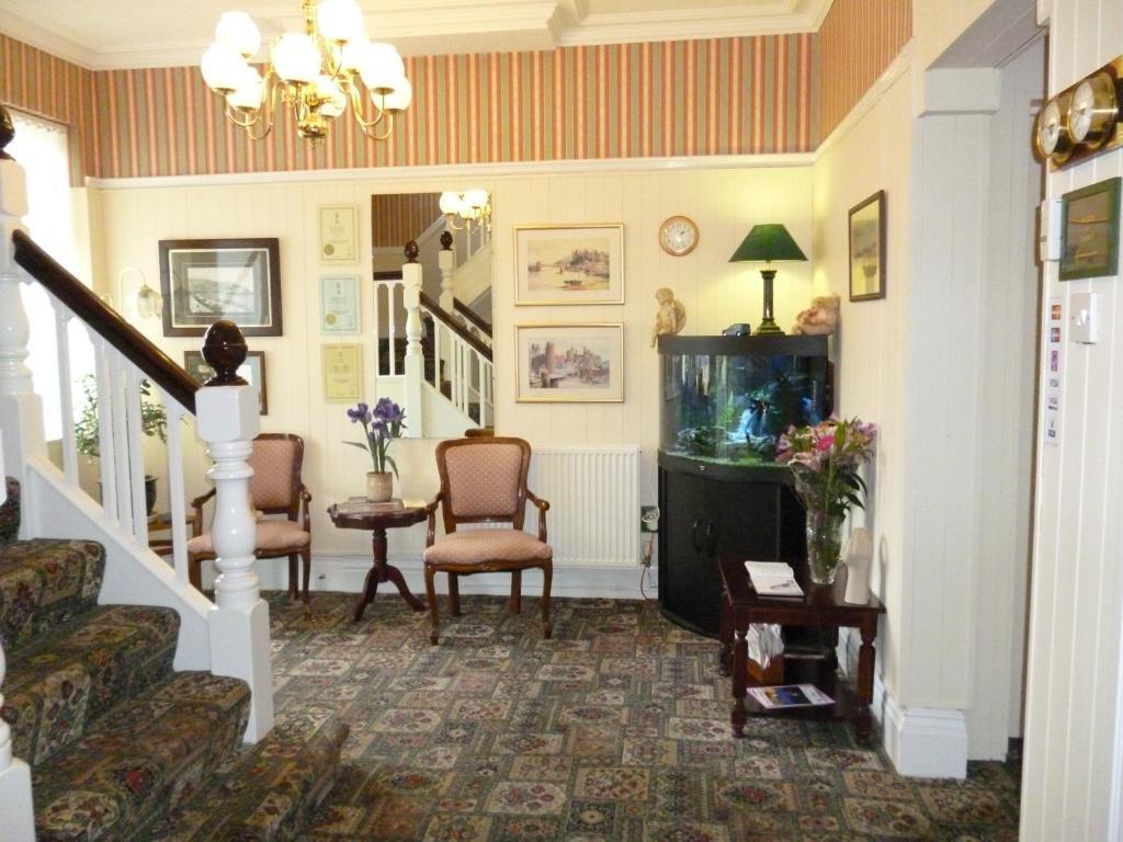 חלנדודנו Cornerways Guest House מראה חיצוני תמונה