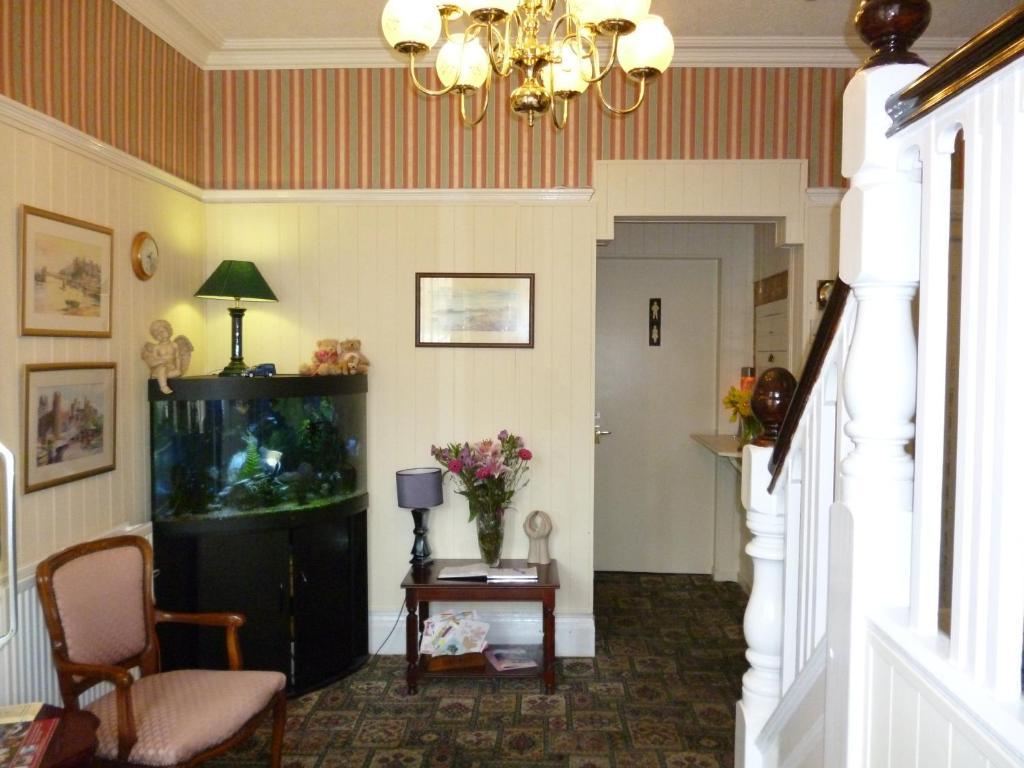 חלנדודנו Cornerways Guest House מראה חיצוני תמונה