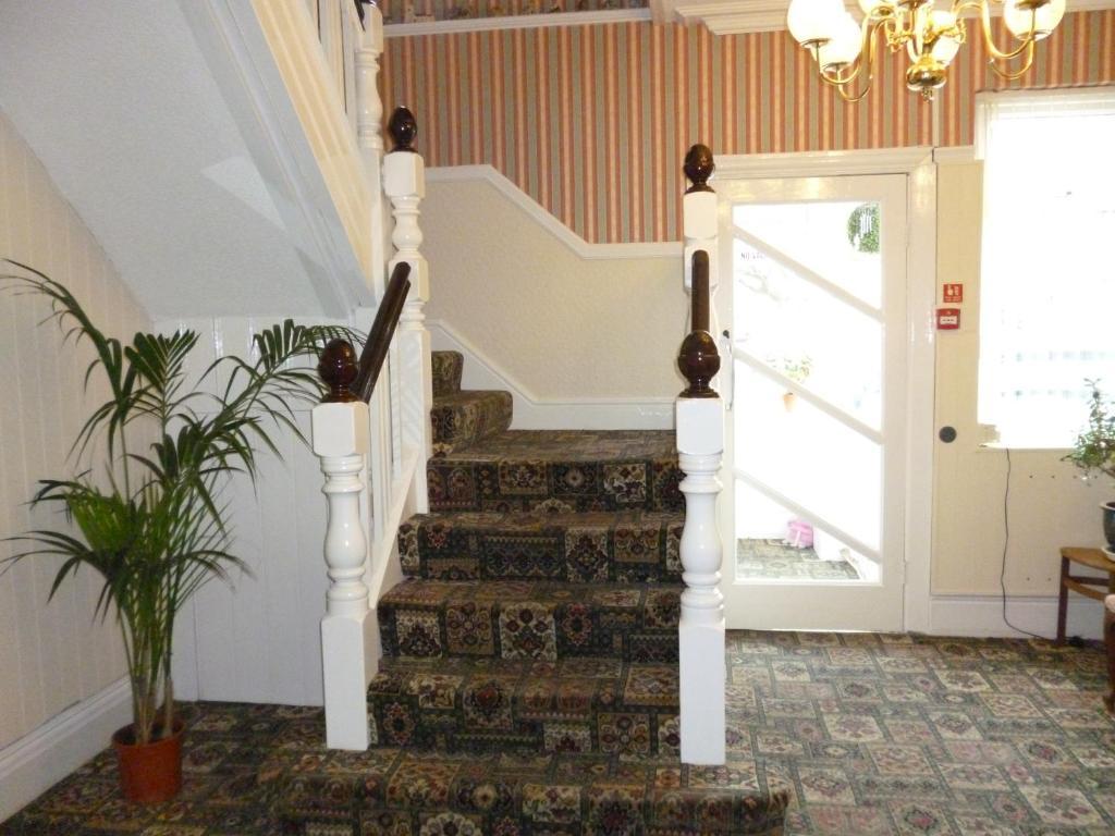 חלנדודנו Cornerways Guest House מראה חיצוני תמונה
