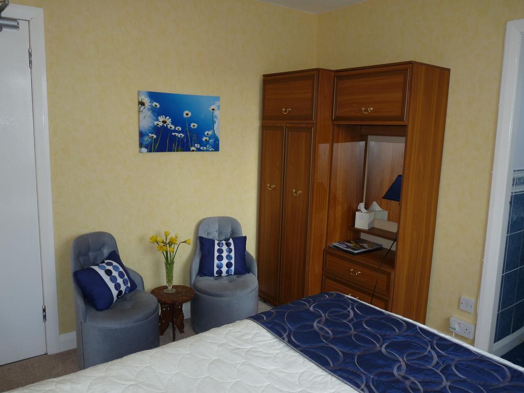חלנדודנו Cornerways Guest House חדר תמונה